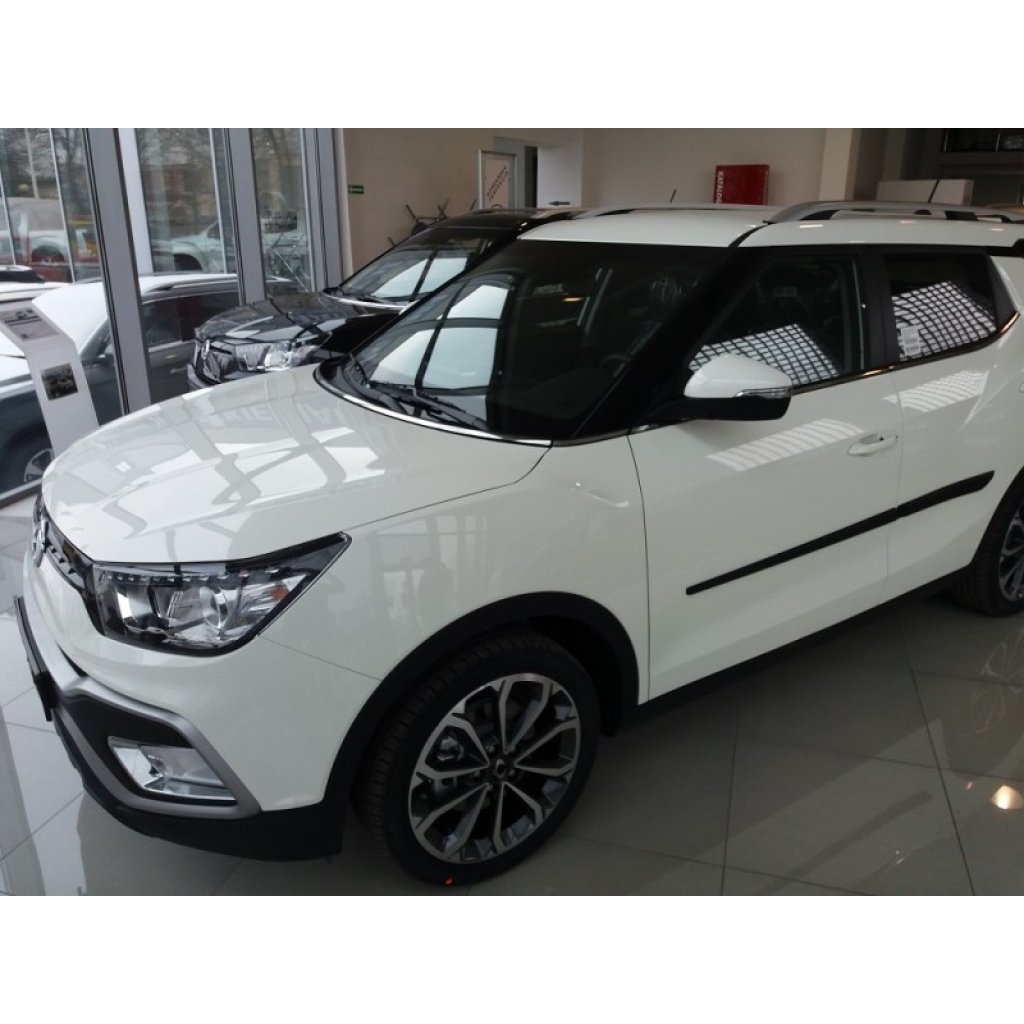 Boční lišty na dveře SsangYong Tivoli 2015- F27 | Rider