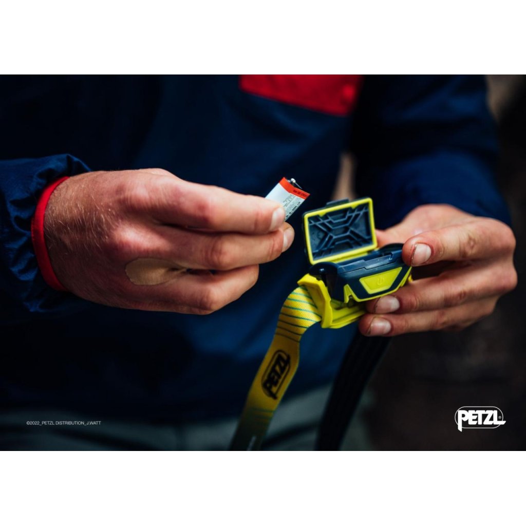 Čelovka PETZL Tikka Core 2022, modrá, 450 lm - E067AA01