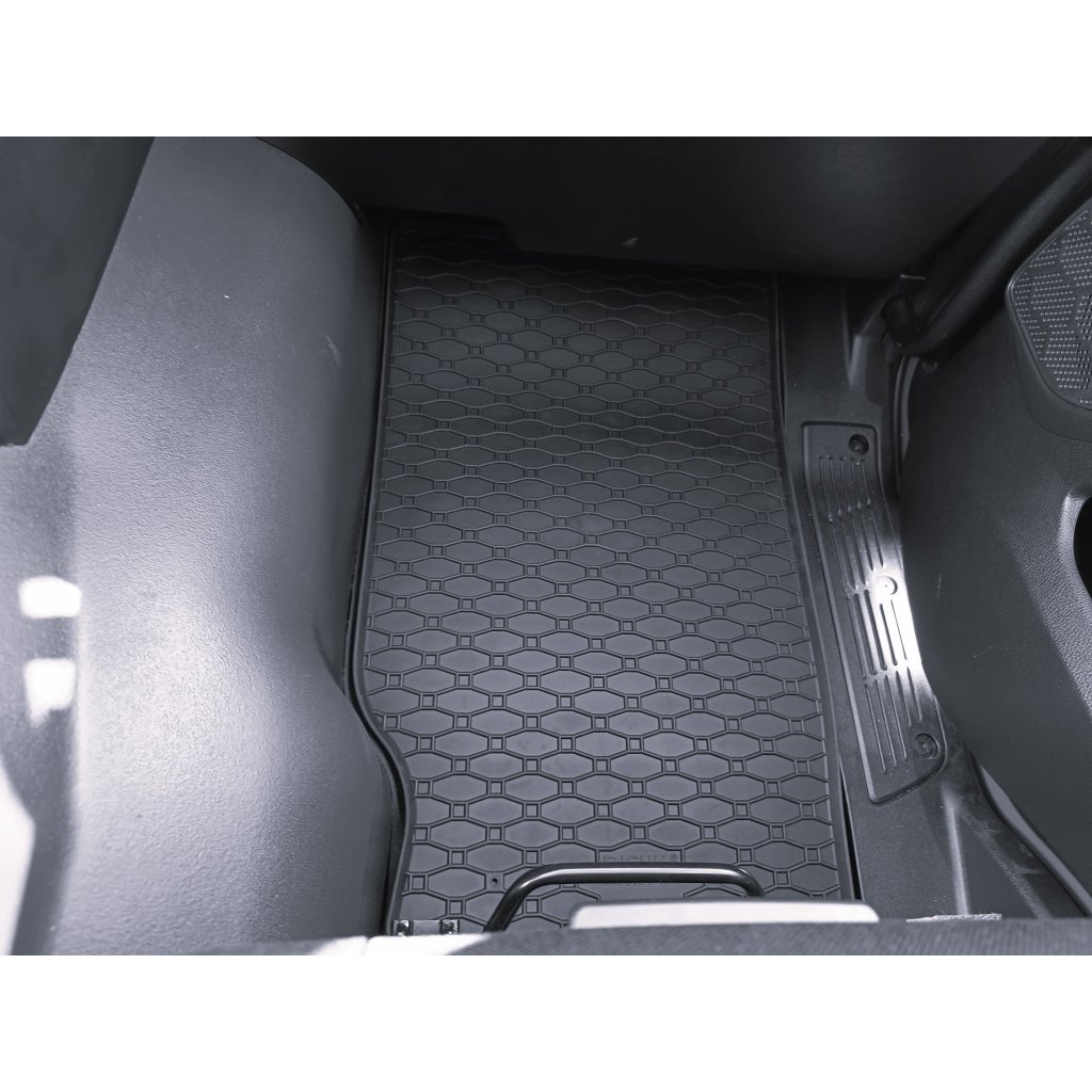 Gumové autokoberce Iveco T-Way 2022- | RIGUM