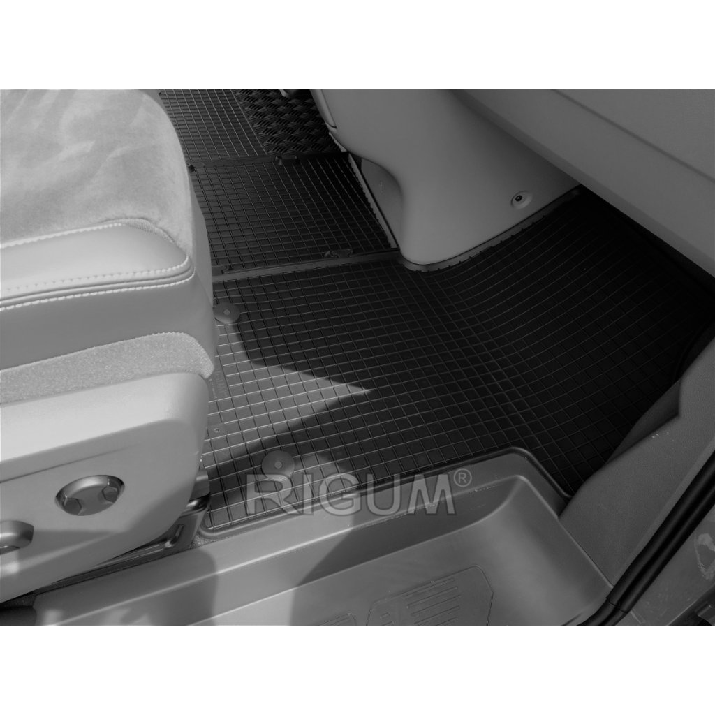 Gumové autokoberce Volkswagen T7 Multivan 2místný 2022- | RIGUM