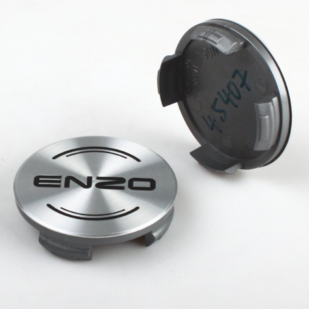 krytka průměr 56/60mm(vnitřní,vnější) plast, logo kov ENZO stříbrné (ZE1300) úchyt 2mm