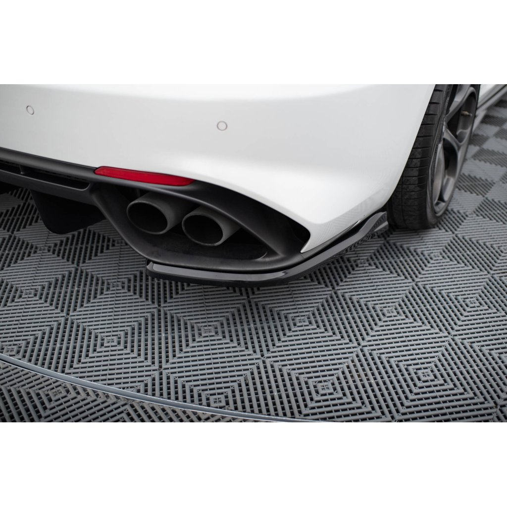 Maxton Design boční difuzory pod zadní nárazník pro Alfa Romeo Giulia Qaudrifoglio, černý lesklý plast ABS