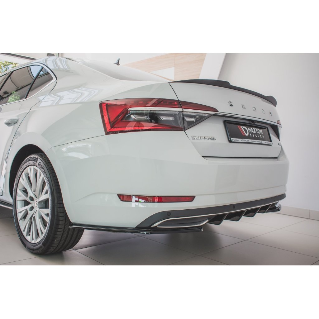 Maxton Design boční difuzory pod zadní nárazník pro Škoda Superb Mk3 FL, černý lesklý plast ABS