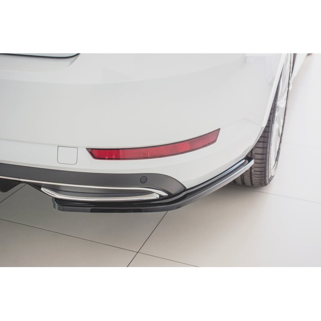 Maxton Design boční difuzory pod zadní nárazník pro Škoda Superb Mk3 FL, černý lesklý plast ABS