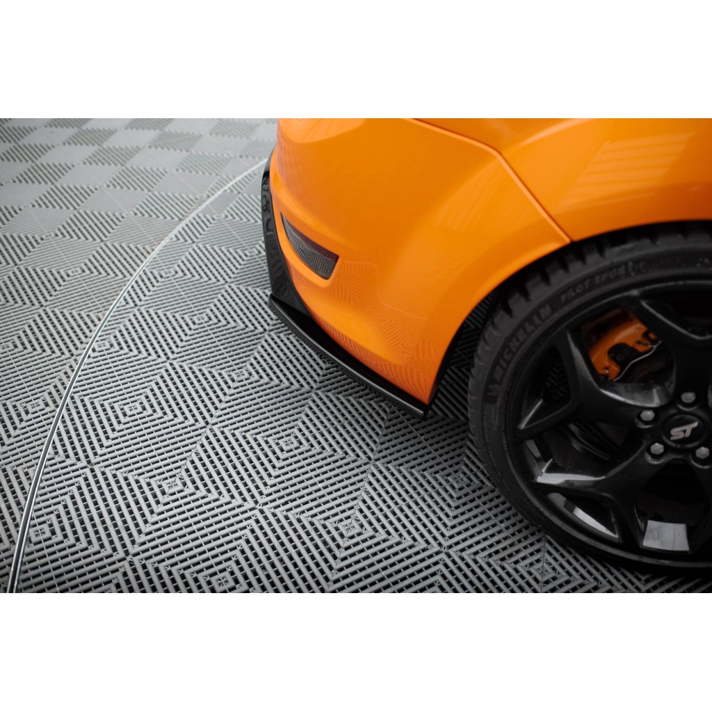 Maxton Design boční difuzory pod zadní nárazník ver.2 pro Ford Focus ST Mk2 Facelift, černý lesklý plast ABS