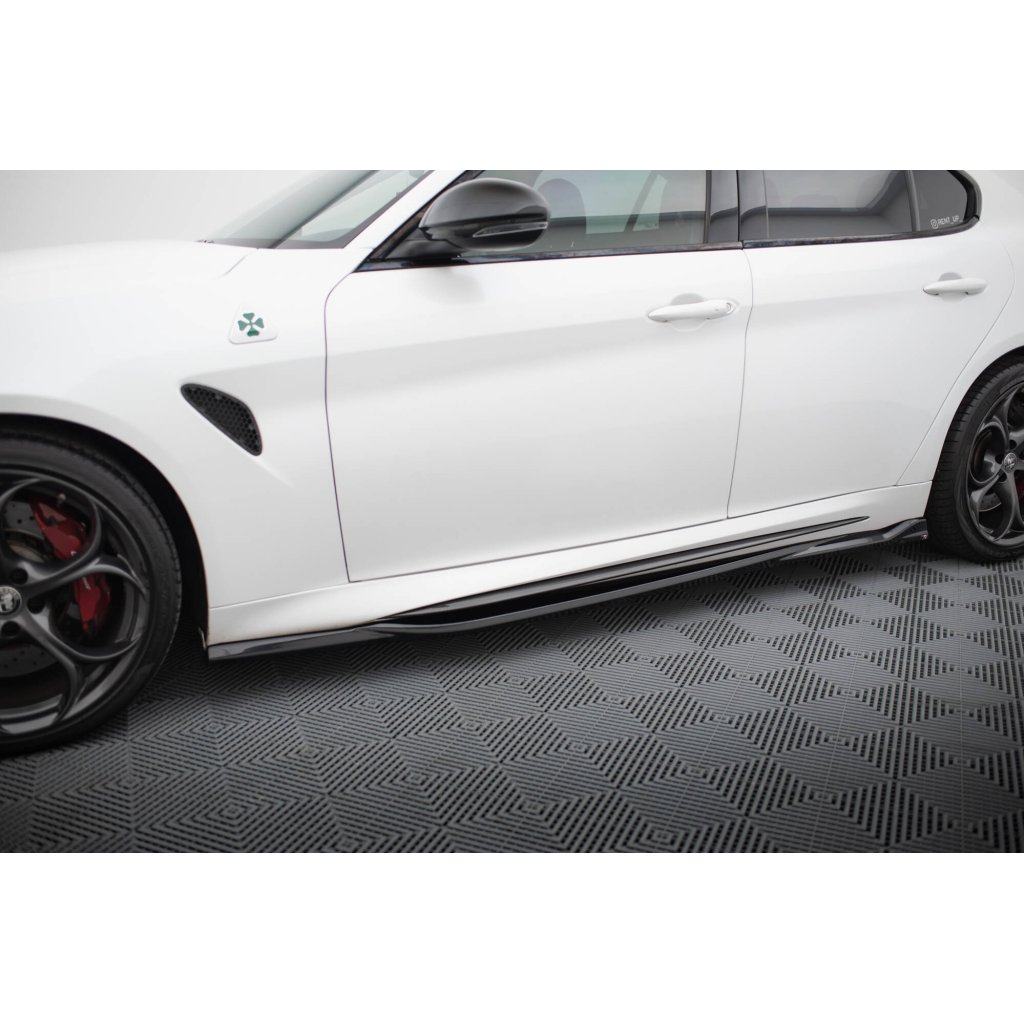 Maxton Design difuzory pod boční prahy pro Alfa Romeo Giulia Qaudrifoglio, černý lesklý plast ABS