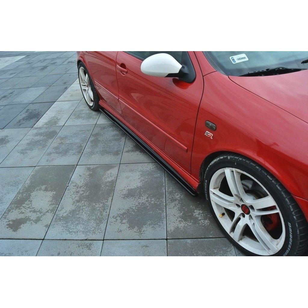 Maxton Design difuzory pod boční prahy pro Seat Leon Cupra Mk1, černý lesklý plast ABS