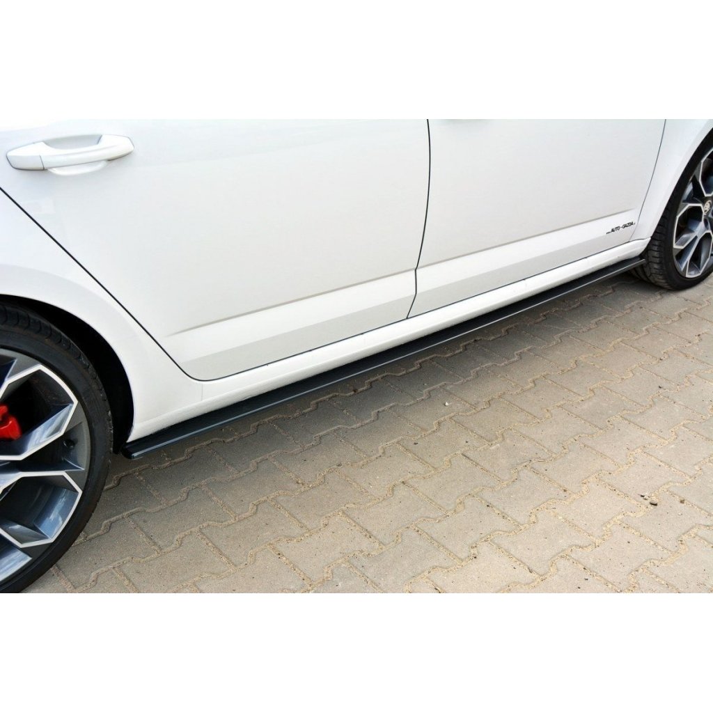 Maxton Design difuzory pod boční prahy pro Škoda Octavia RS Facelift Mk3, černý lesklý plast ABS