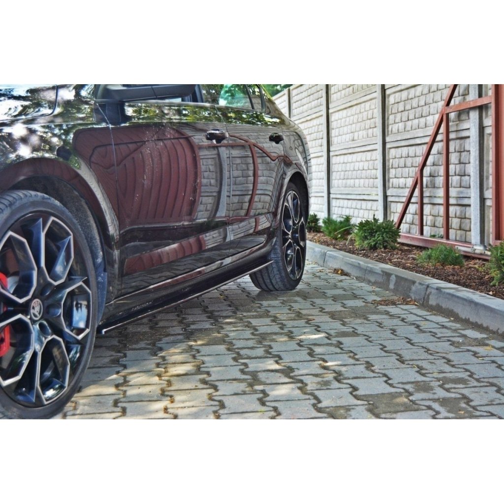 Maxton Design difuzory pod boční prahy pro Škoda Octavia RS Facelift Mk3, černý lesklý plast ABS