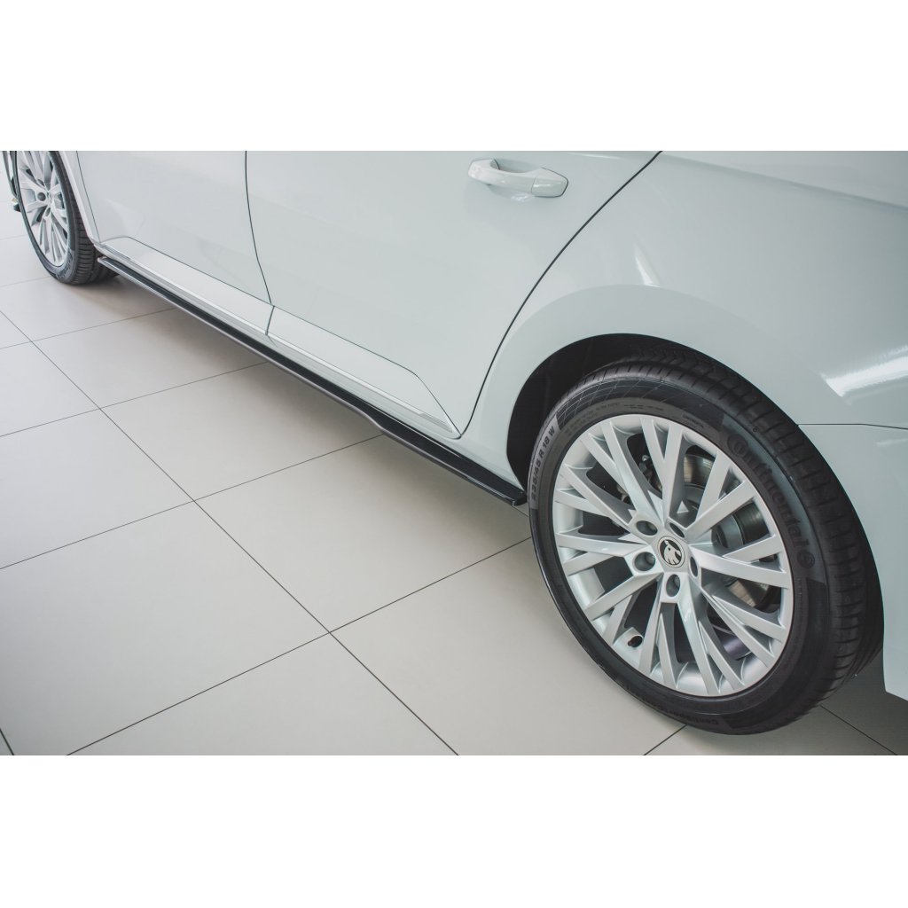 Maxton Design difuzory pod boční prahy pro Škoda Superb Mk3 FL Facelift, černý lesklý plast ABS