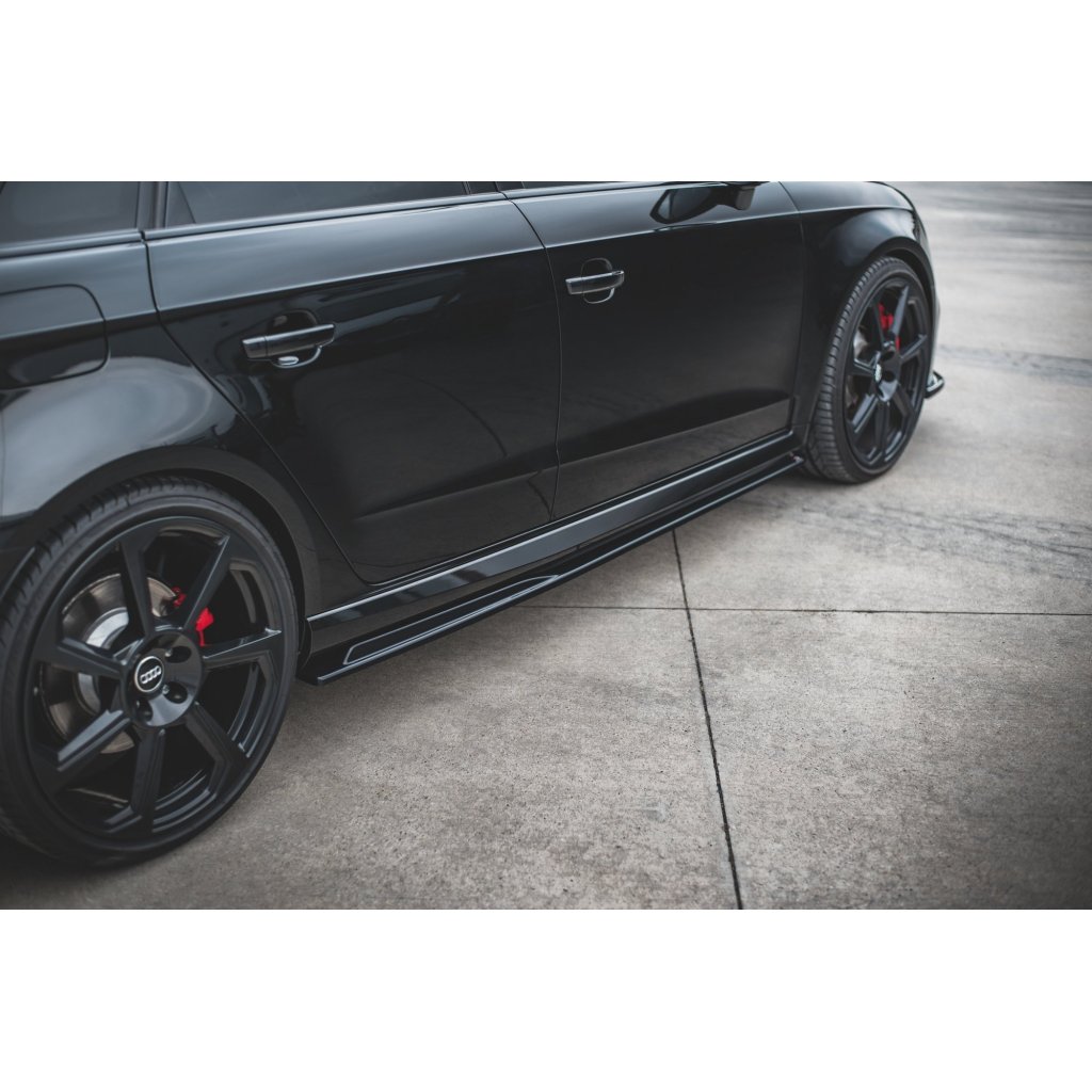 Maxton Design difuzory pod boční prahy ver.2 pro Audi RS3 8V Facelift, carbon-Look, Sedan