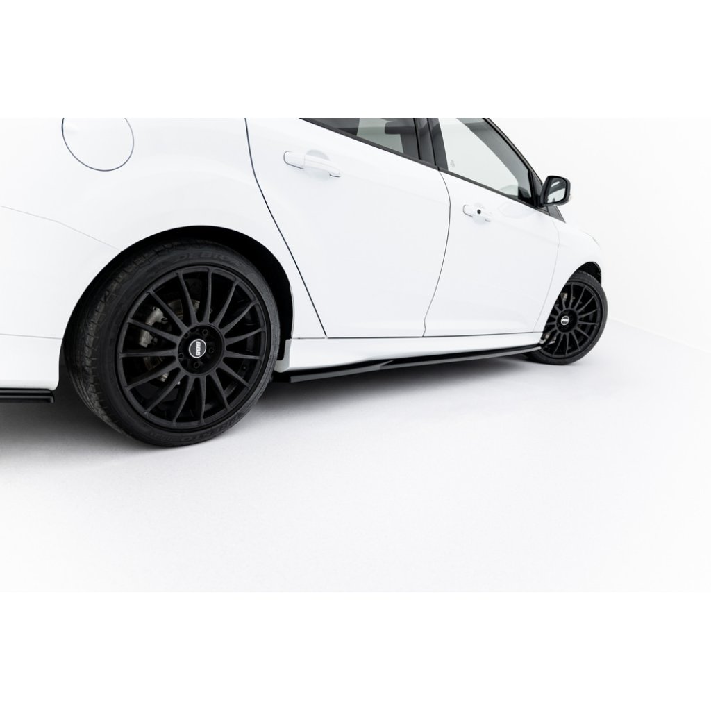 Maxton Design difuzory pod boční prahy ver.3 pro Ford Focus ST Mk3, Mk3 Facelift, černý lesklý plast ABS