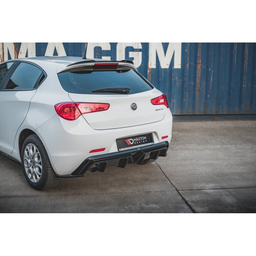 Maxton Design prodloužení spoileru pro Alfa Romeo Giulietta Facelift, černý lesklý plast ABS