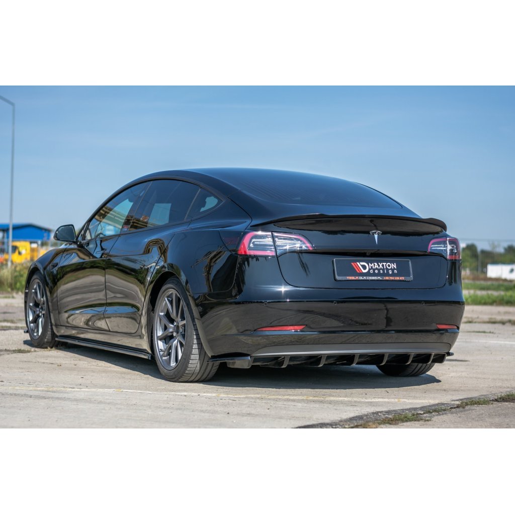 Maxton Design prodloužení spoileru pro Tesla Model 3 Mk1, černý lesklý plast ABS