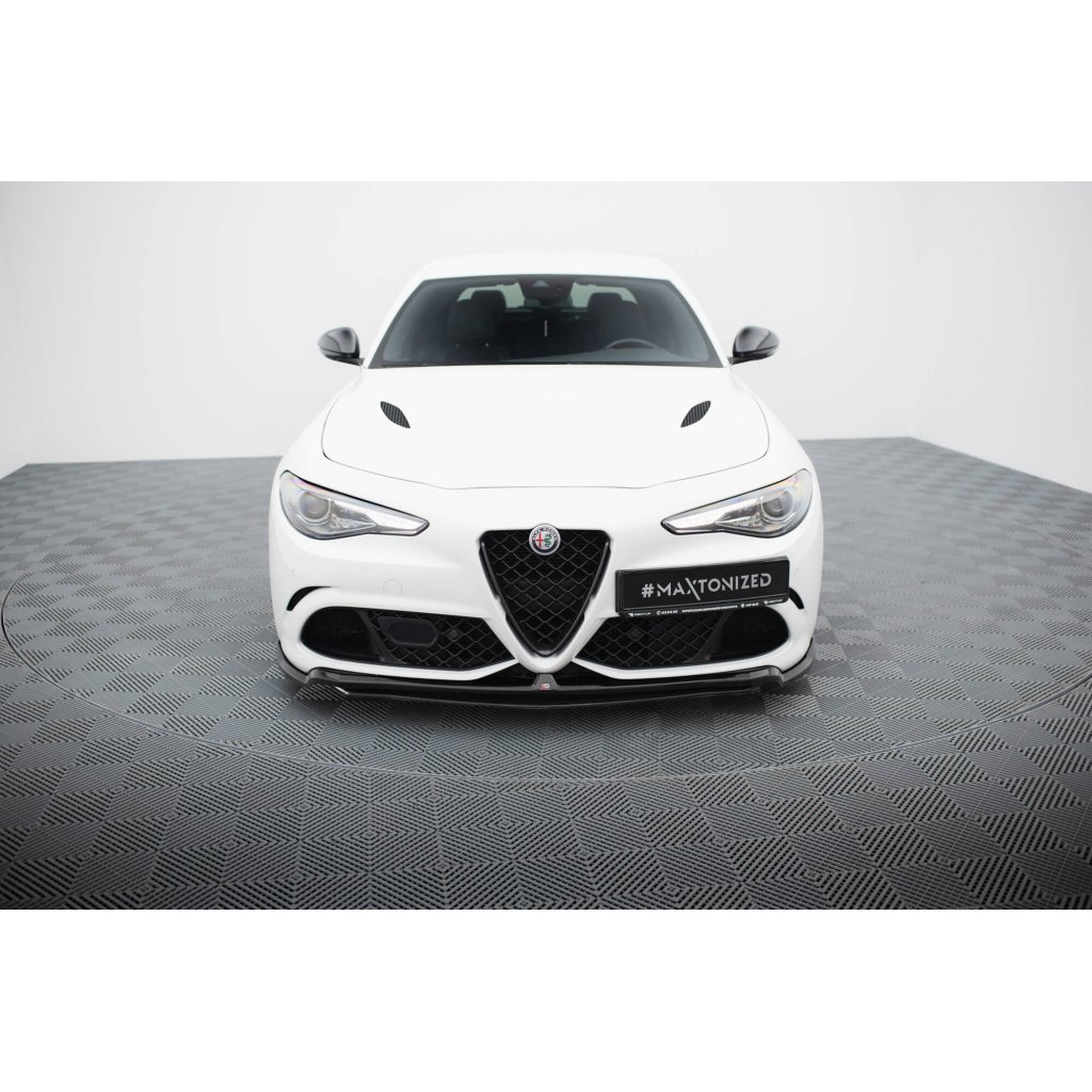 Maxton Design spoiler pod přední nárazník pro Alfa Romeo Giulia Qaudrifoglio, černý lesklý plast ABS