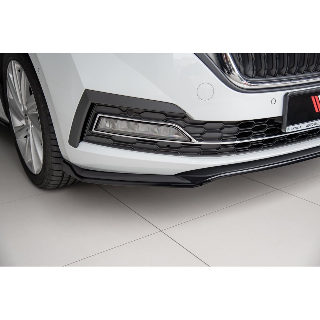 Maxton Design spoiler pod přední nárazník ver.2 pro Škoda Octavia Mk4, černý lesklý plast ABS