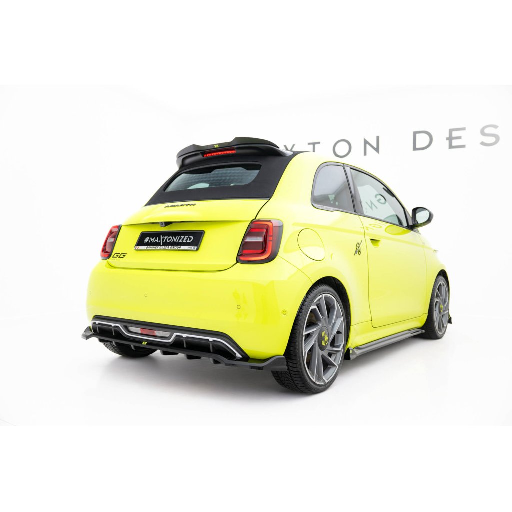 Maxton Design spoiler pod zadní nárazník s žebrováním pro Abarth 500E, černý lesklý plast ABS