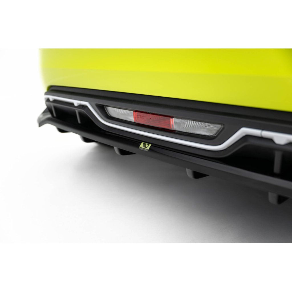 Maxton Design spoiler pod zadní nárazník s žebrováním pro Abarth 500E, černý lesklý plast ABS