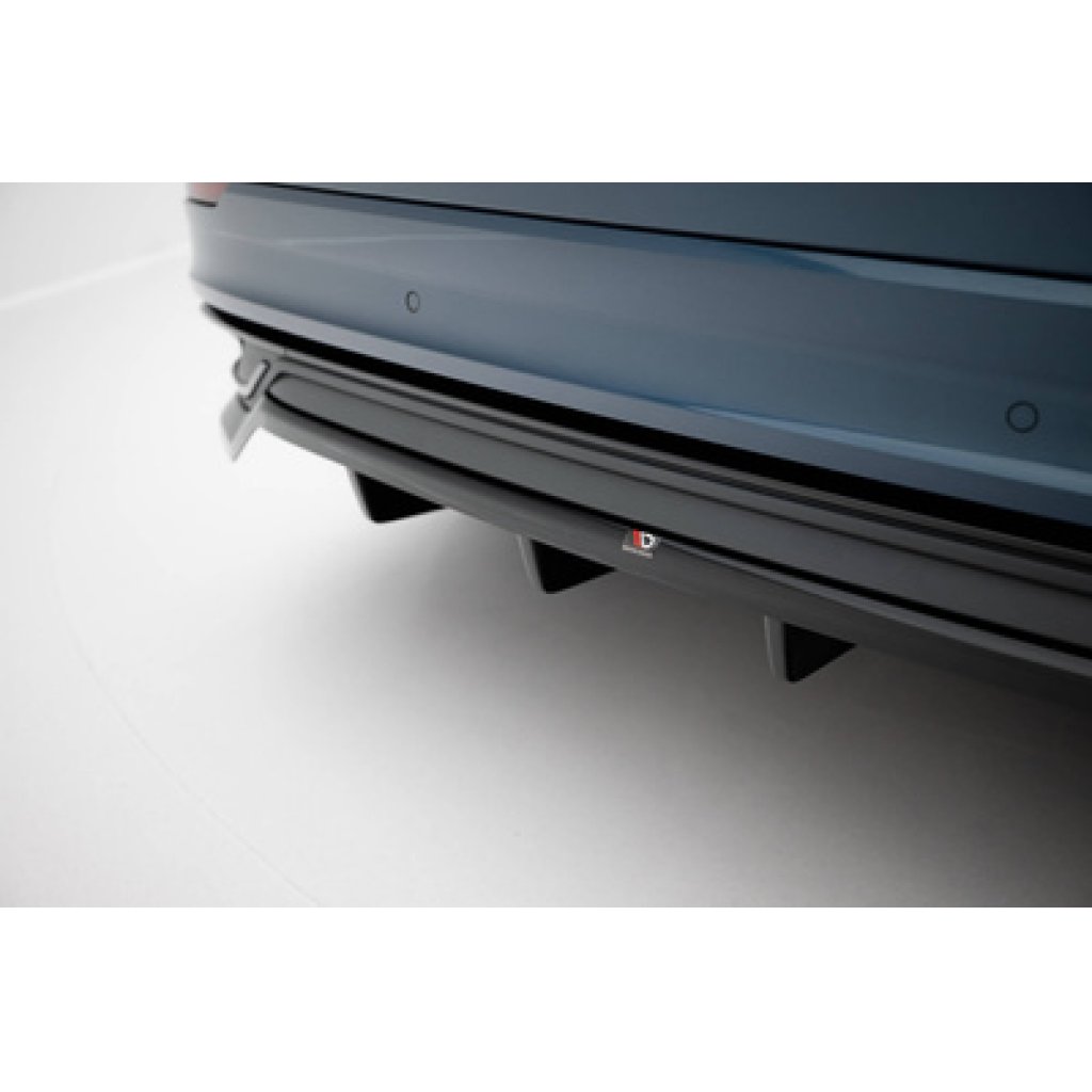 Maxton Design spoiler pod zadní nárazník s žebrováním pro Audi Q8 Mk 1, černý lesklý plast ABS