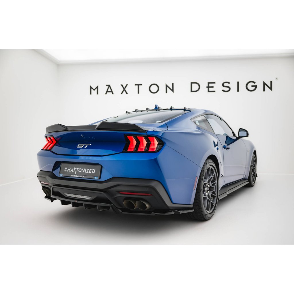 Maxton Design spoiler pod zadní nárazník s žebrováním pro Ford Mustang Mk7 GT, černý lesklý plast ABS
