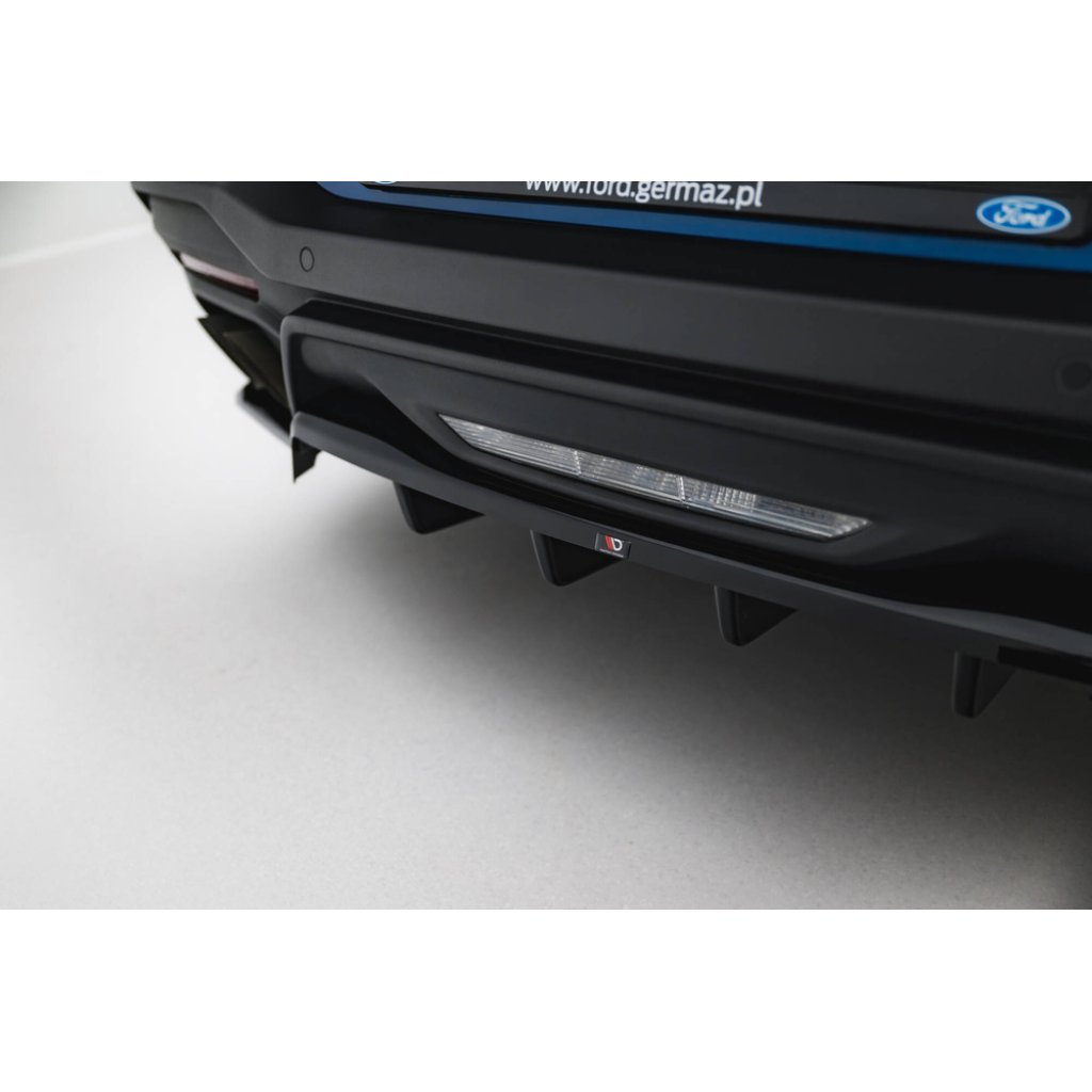 Maxton Design spoiler pod zadní nárazník s žebrováním pro Ford Mustang Mk7 GT, černý lesklý plast ABS