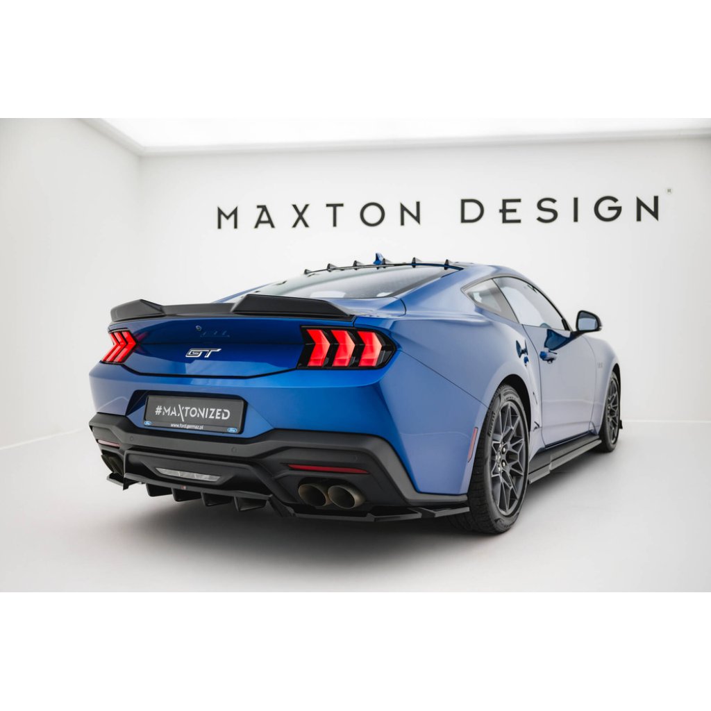 Maxton Design spoiler pod zadní nárazník s žebrováním pro Ford Mustang Mk7 GT, černý lesklý plast ABS