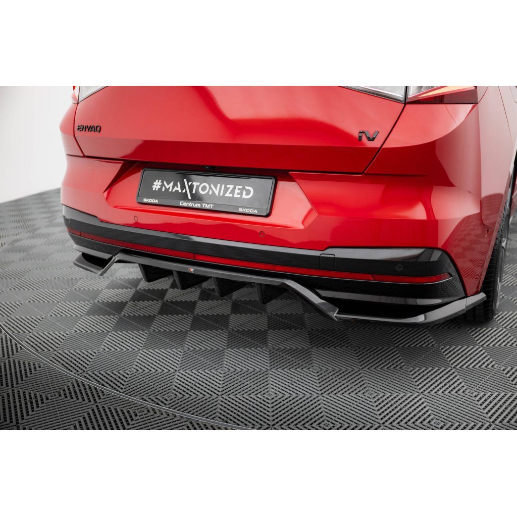 Maxton Design spoiler pod zadní nárazník s žebrováním pro Škoda Enyaq iV RS Mk1, černý lesklý plast ABS
