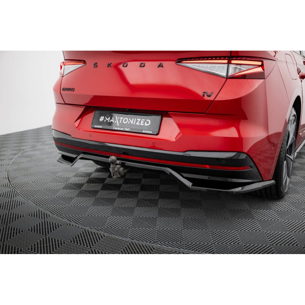 Maxton Design spoiler pod zadní nárazník s žebrováním pro Škoda Enyaq iV RS Mk1, černý lesklý plast ABS