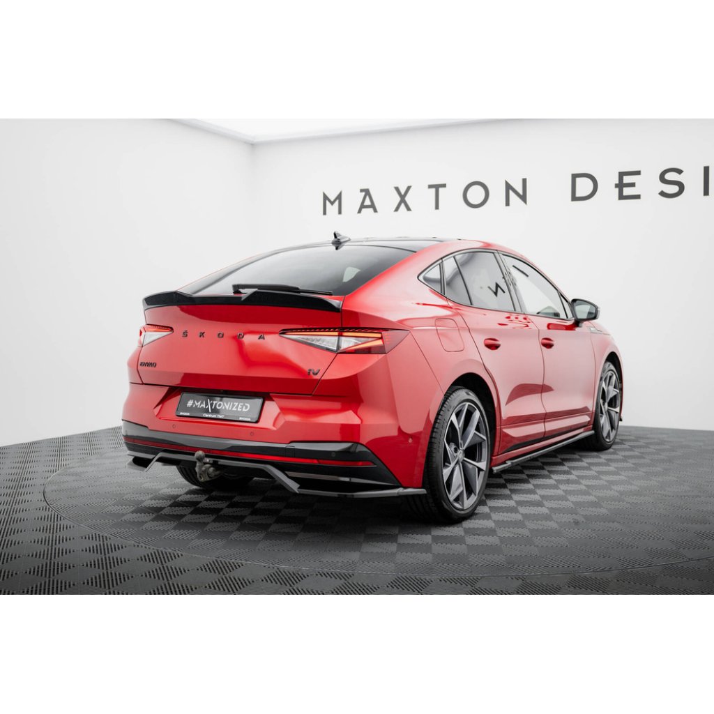 Maxton Design spoiler pod zadní nárazník s žebrováním pro Škoda Enyaq iV RS Mk1, černý lesklý plast ABS