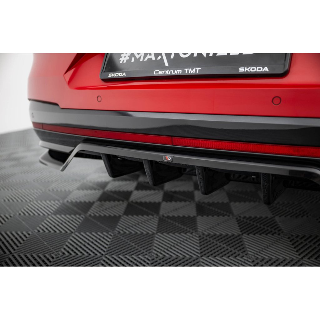 Maxton Design spoiler pod zadní nárazník s žebrováním pro Škoda Enyaq iV RS Mk1, černý lesklý plast ABS