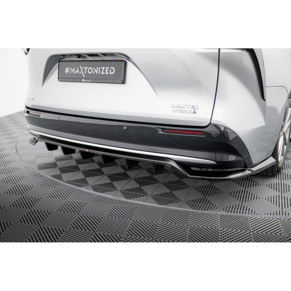 Maxton Design spoiler pod zadní nárazník s žebrováním pro Toyota Sienna Mk4, černý lesklý plast ABS