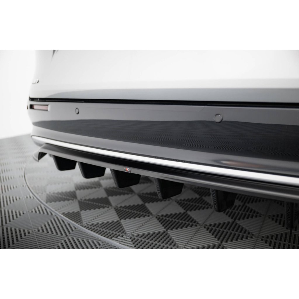 Maxton Design spoiler pod zadní nárazník s žebrováním pro Toyota Sienna Mk4, černý lesklý plast ABS