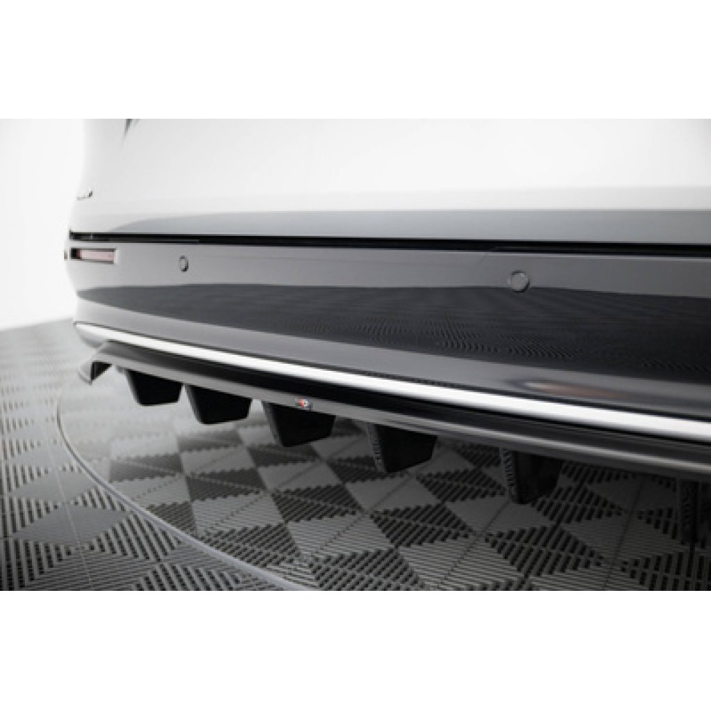 Maxton Design spoiler pod zadní nárazník s žebrováním pro Toyota Sienna Mk4, černý lesklý plast ABS