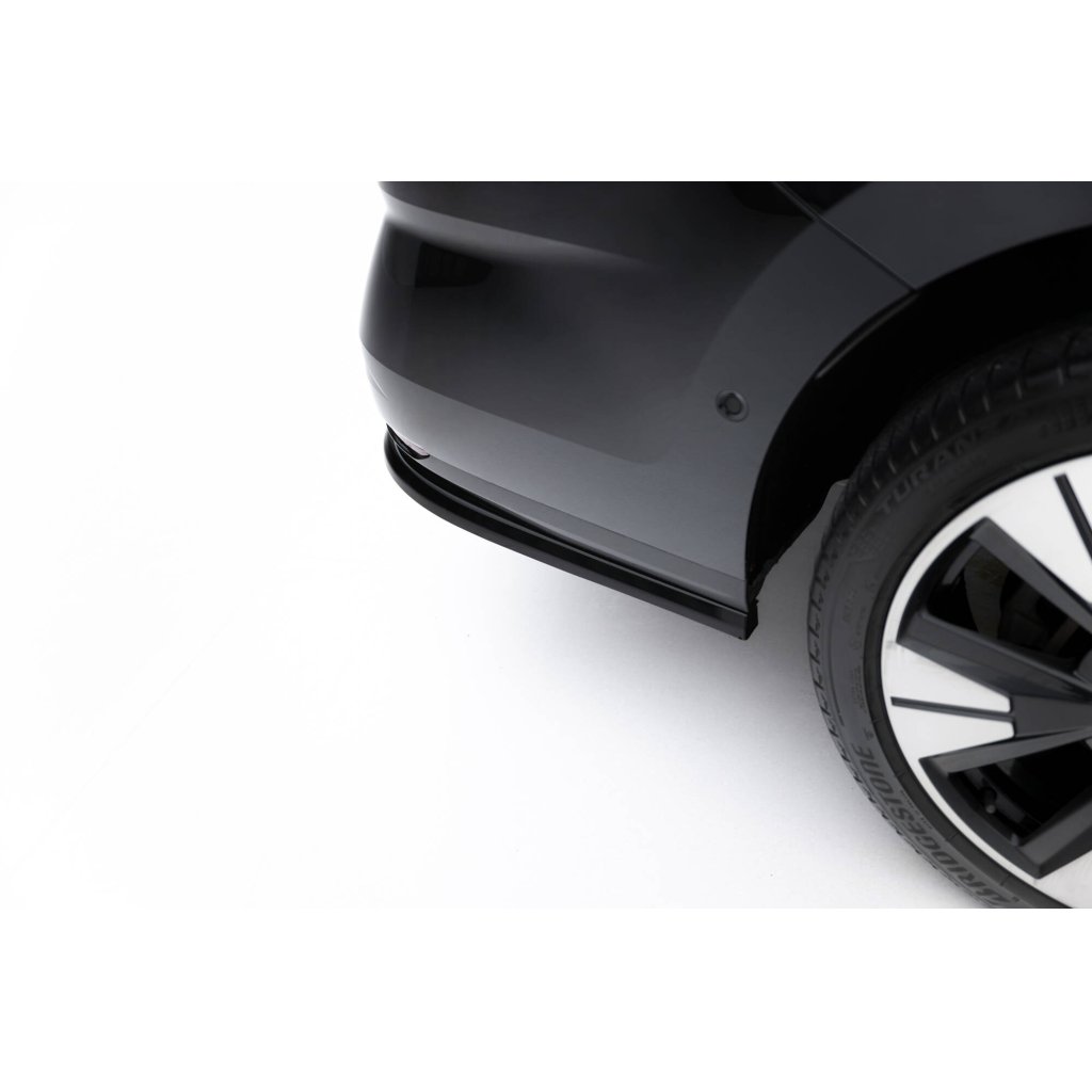 Maxton Design spoiler pod zadní nárazník s žebrováním pro Volkswagen Multivan T7, černý lesklý plast ABS