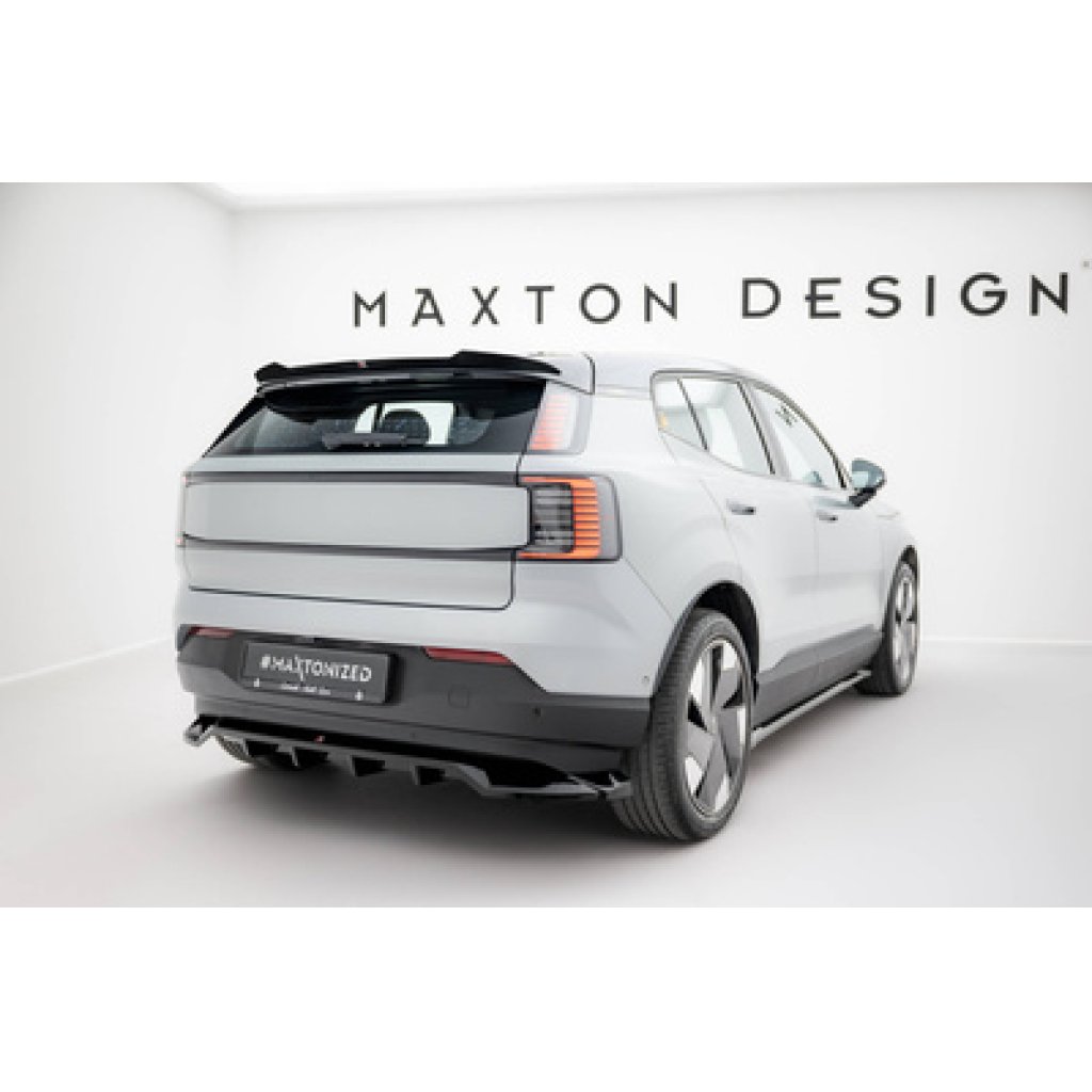 Maxton Design spoiler pod zadní nárazník s žebrováním pro Volvo EX30 Mk1, černý lesklý plast ABS