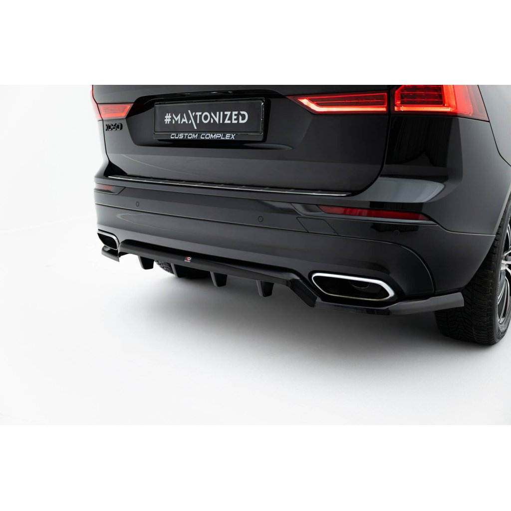 Maxton Design spoiler pod zadní nárazník s žebrováním pro Volvo XC60 Mk 2, černý lesklý plast ABS