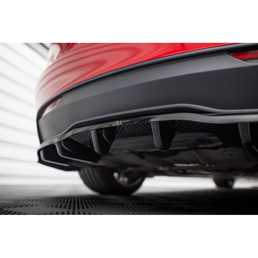 Maxton Design spoiler pod zadní nárazník s žebrováním v.1 pro Tesla Model 3 Mk1 Project Highland Facelift, černý lesklý plast ABS