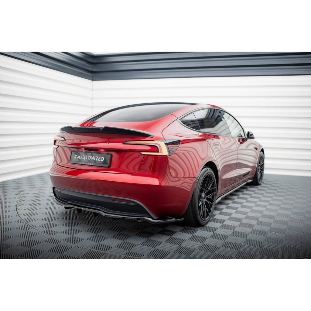 Maxton Design spoiler pod zadní nárazník s žebrováním v.1 pro Tesla Model 3 Mk1 Project Highland Facelift, černý lesklý plast ABS