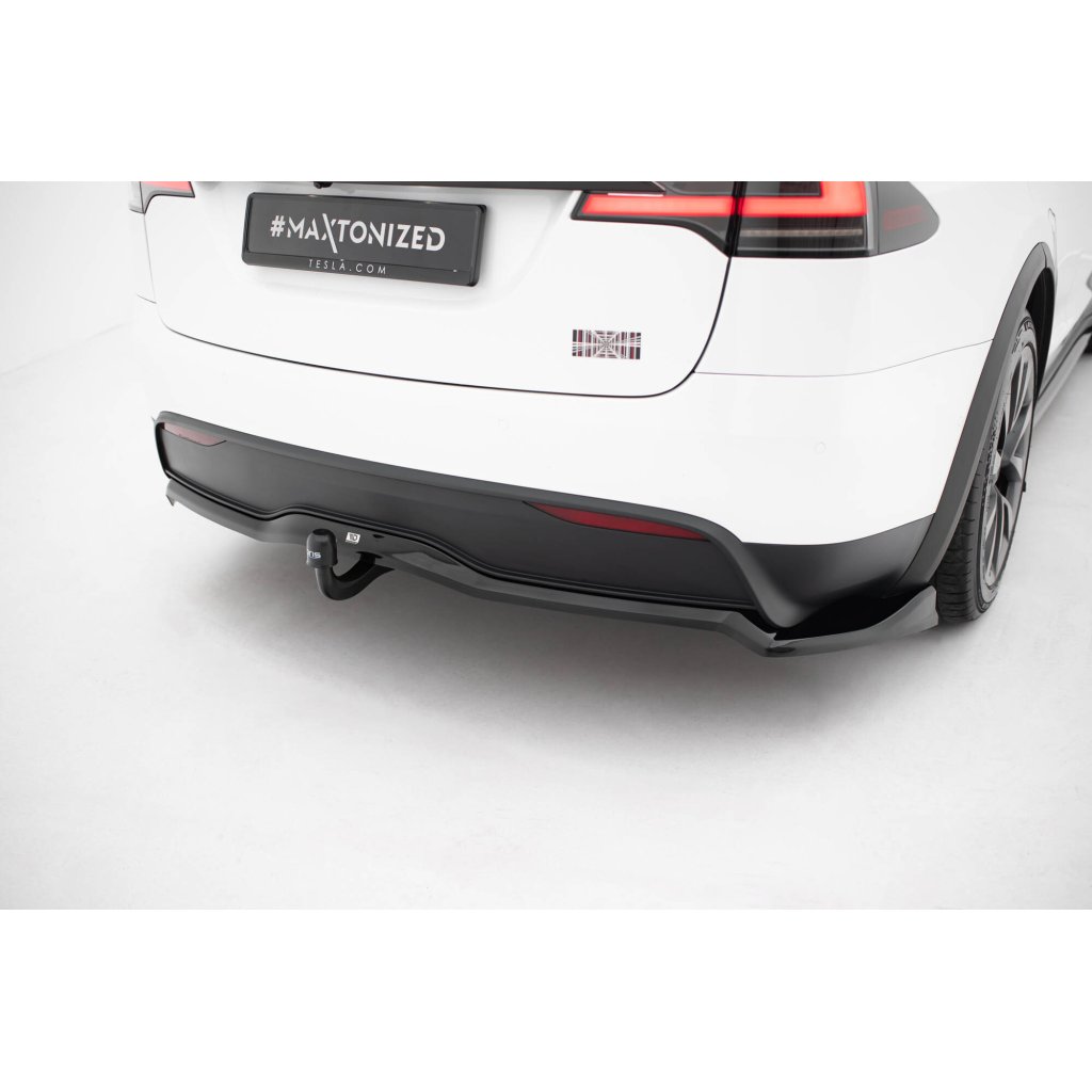 Maxton Design spoiler pod zadní nárazník s žebrováním v.2 pro Tesla Model X Mk1 Facelift, černý lesklý plast ABS