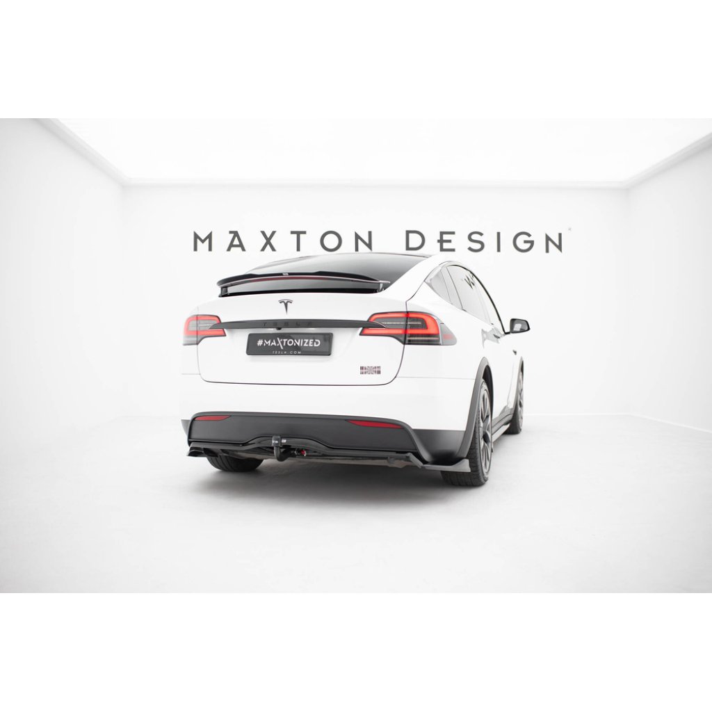 Maxton Design spoiler pod zadní nárazník s žebrováním v.2 pro Tesla Model X Mk1 Facelift, černý lesklý plast ABS