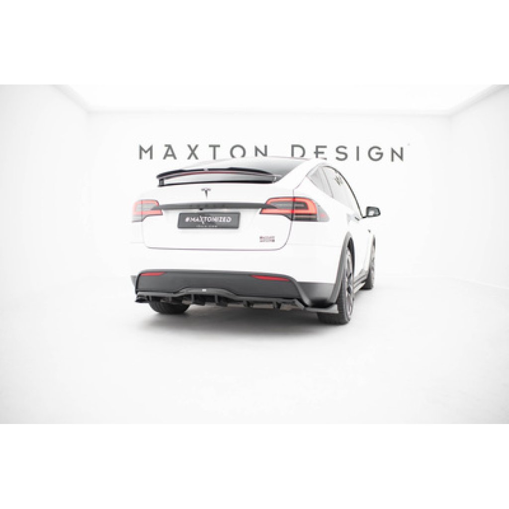 Maxton Design spoiler pod zadní nárazník s žebrováním v.2 pro Tesla Model X Mk1 Facelift, černý lesklý plast ABS