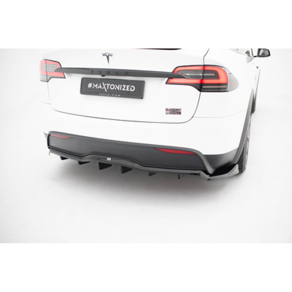 Maxton Design spoiler pod zadní nárazník s žebrováním v.2 pro Tesla Model X Mk1 Facelift, černý lesklý plast ABS