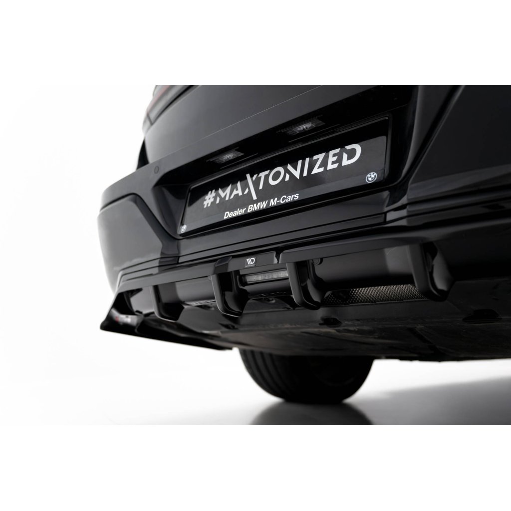 Maxton Design středový spoiler pod zadní nárazník s žebrováním pro BMW i7 G70 M-Pack, černý lesklý plast ABS, eDrive50 xDrive, xDrive60 xDrive