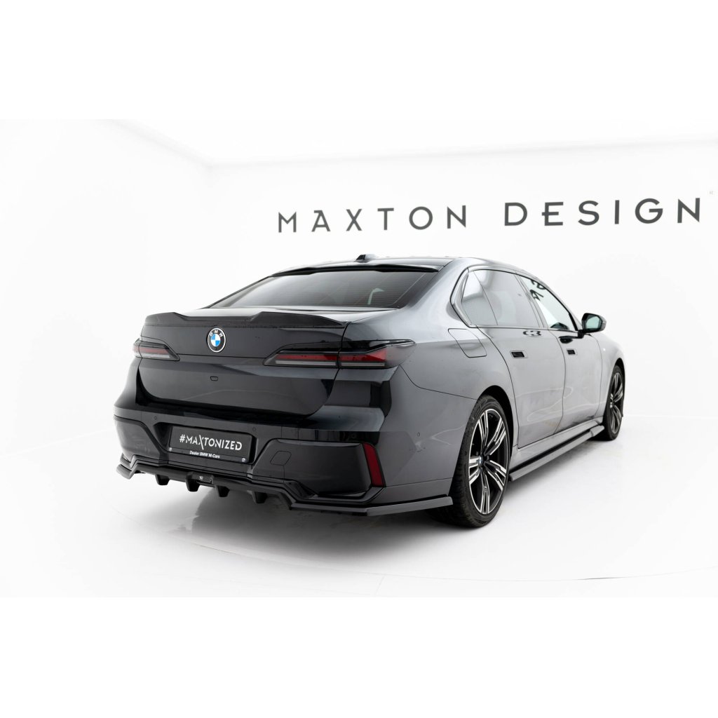 Maxton Design středový spoiler pod zadní nárazník s žebrováním pro BMW i7 G70 M-Pack, černý lesklý plast ABS, eDrive50 xDrive, xDrive60 xDrive