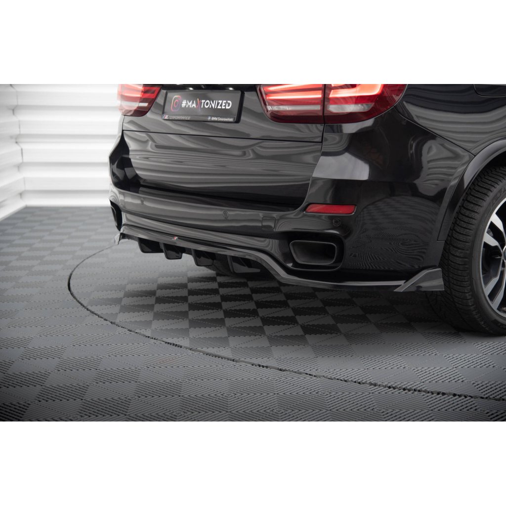 Maxton Design středový spoiler pod zadní nárazník s žebrováním pro BMW X5 F15, černý lesklý plast ABS, M-Pack