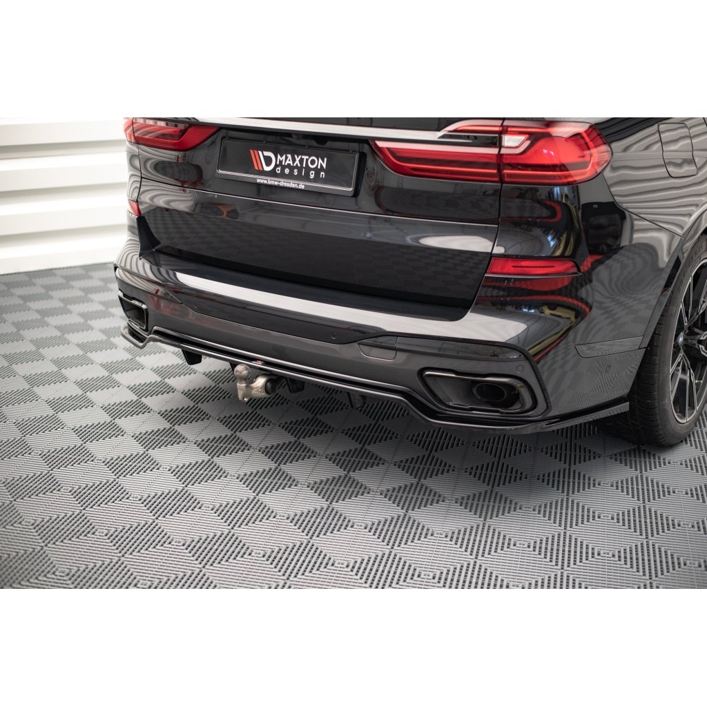 Maxton Design středový spoiler pod zadní nárazník s žebrováním pro BMW X7 G07, černý lesklý plast ABS