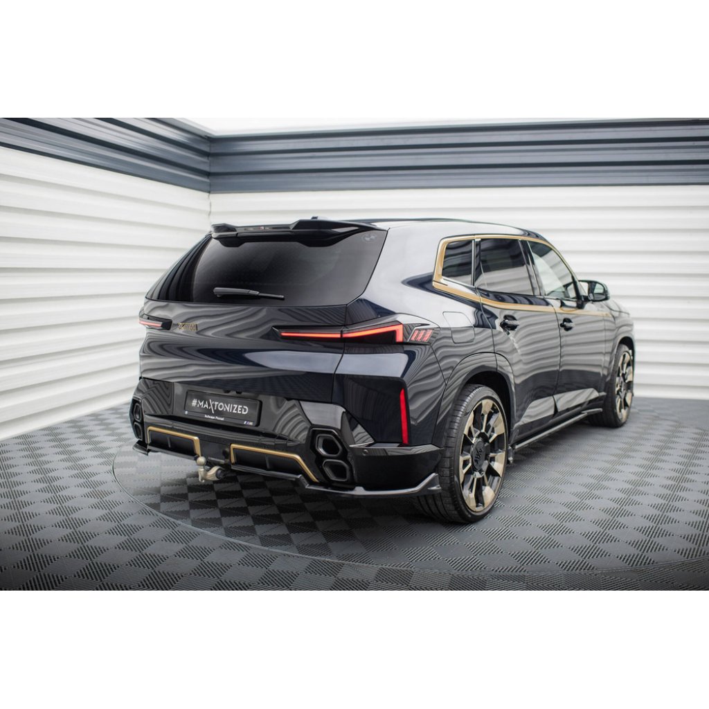 Maxton Design středový spoiler pod zadní nárazník s žebrováním pro BMW XM G09, černý lesklý plast ABS