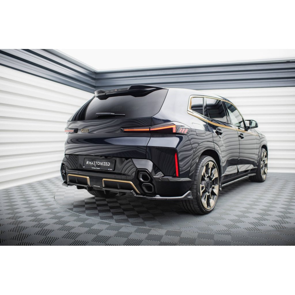 Maxton Design středový spoiler pod zadní nárazník s žebrováním pro BMW XM G09, černý lesklý plast ABS