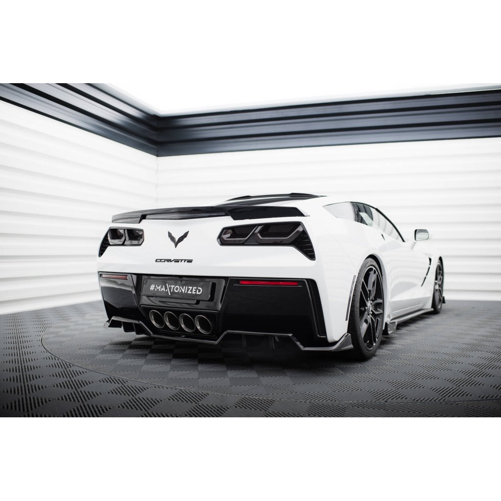 Maxton Design středový spoiler pod zadní nárazník s žebrováním pro Chevrolet Corvette C7, černý lesklý plast ABS, Stingray