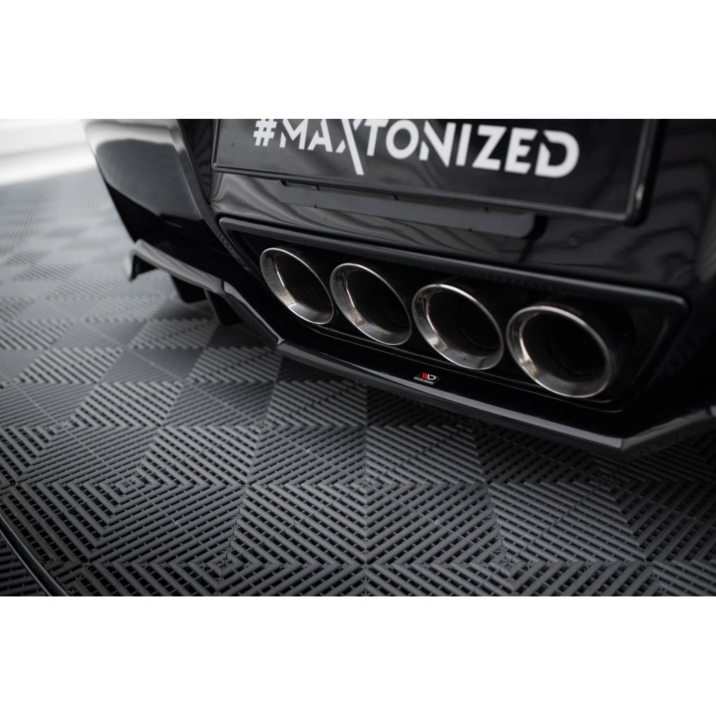 Maxton Design středový spoiler pod zadní nárazník s žebrováním pro Chevrolet Corvette C7, černý lesklý plast ABS, Stingray